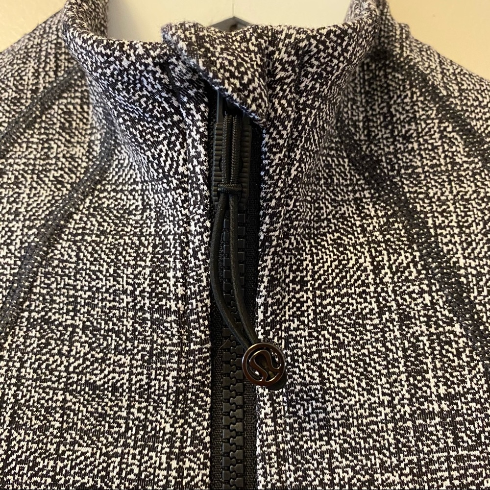 Lululemon Define Jacket in Black & White Herringbone Print Sz 6 - Picture 5 of 15